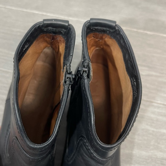 Frye Women's Claire Bootie Ankle Boot Black Leather Side Zip Classic Minimalist - Picture 10 of 13